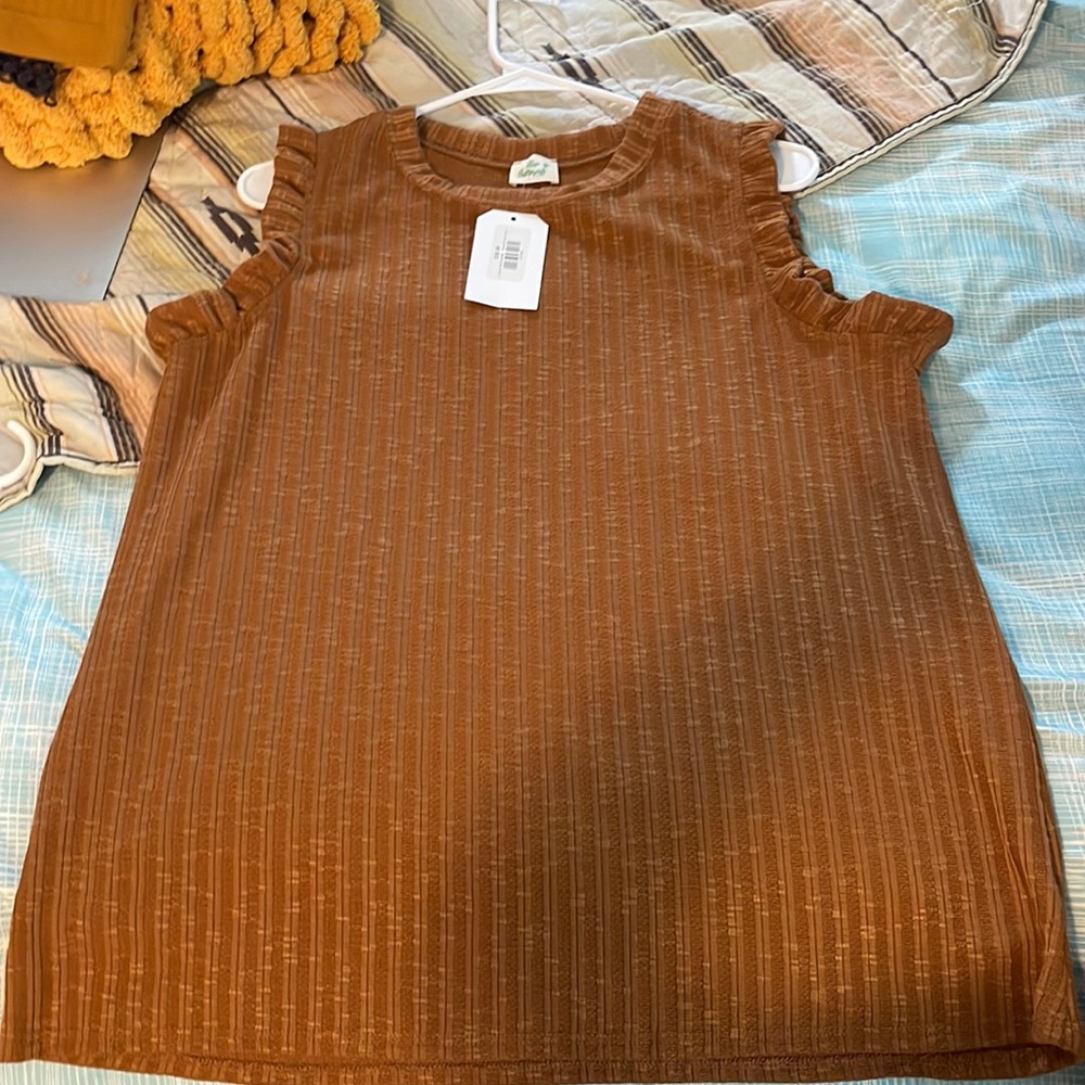 Ribbed sleeved, Flowey tank top.